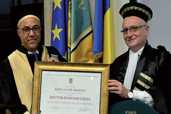 Abdellatif Miraoui, le président de l’Université Cadi Ayyad de Marrakech, , a reçu le titre honorifique de Docteur honoris causa de l’Université des sciences agronomiques et de médecine vétérinaire de Bucarest (USAMV) en Roumanie. 